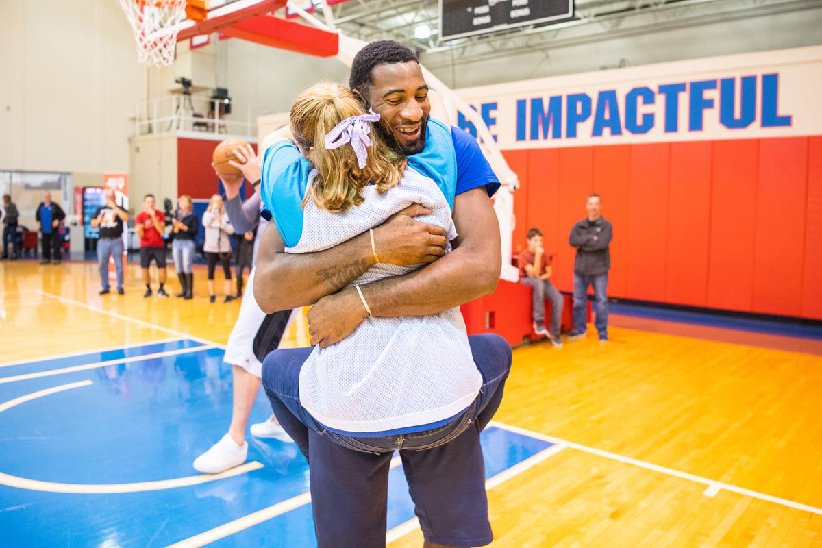 Andre Drummond hugs a SOMI athlete.