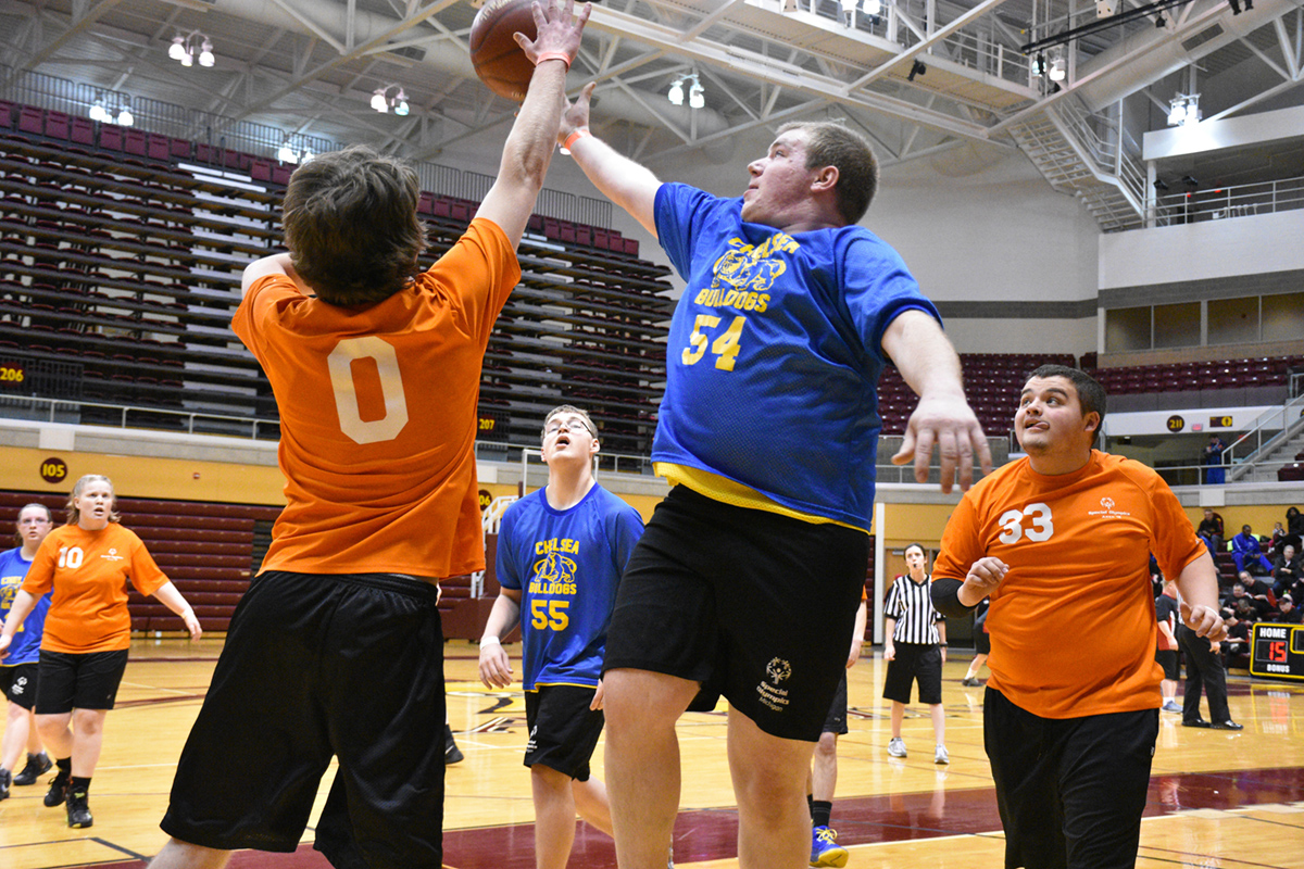 Two basketball players go head-to-head at the state basketball finals