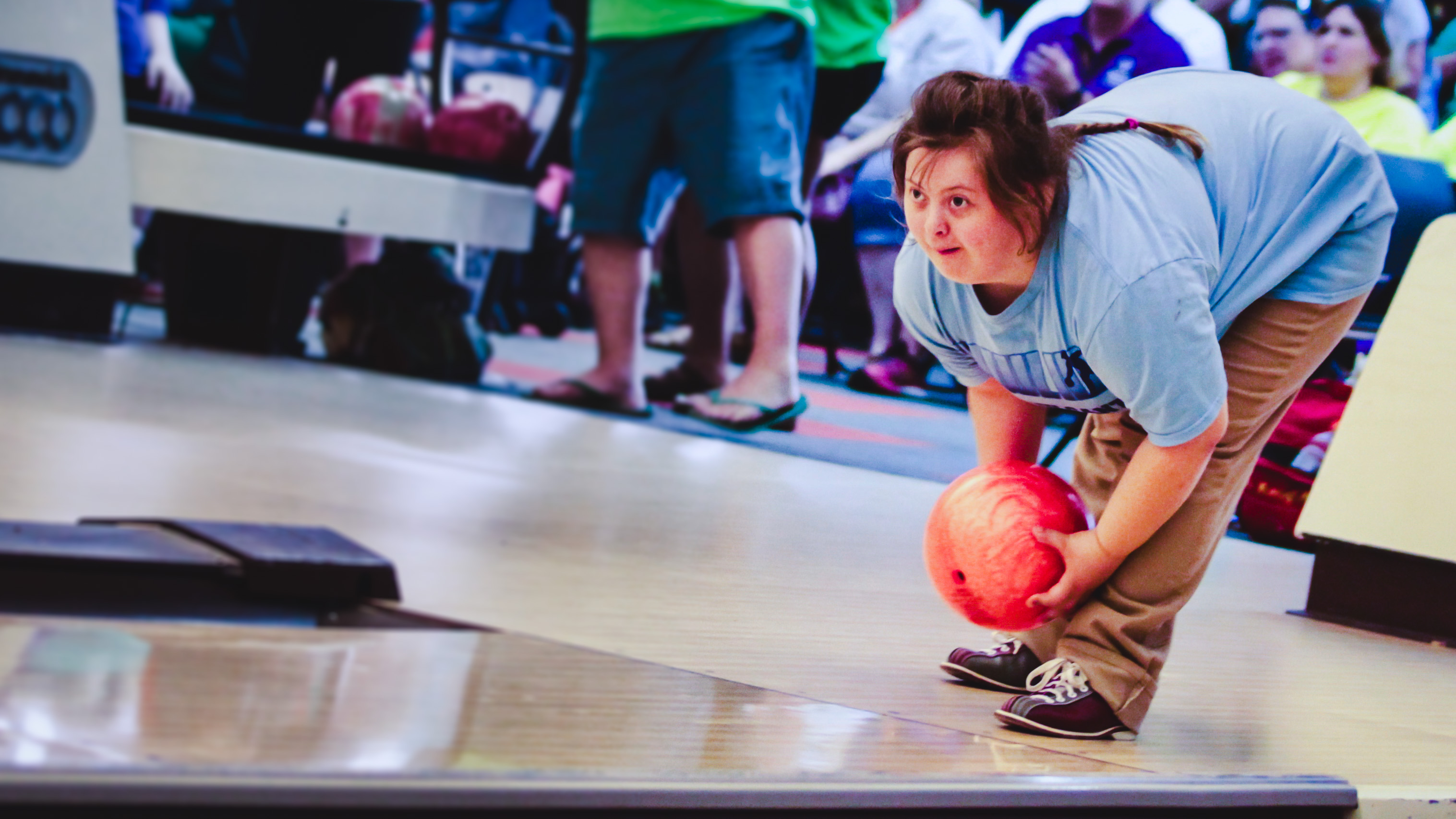 athlete getting ready to bowl