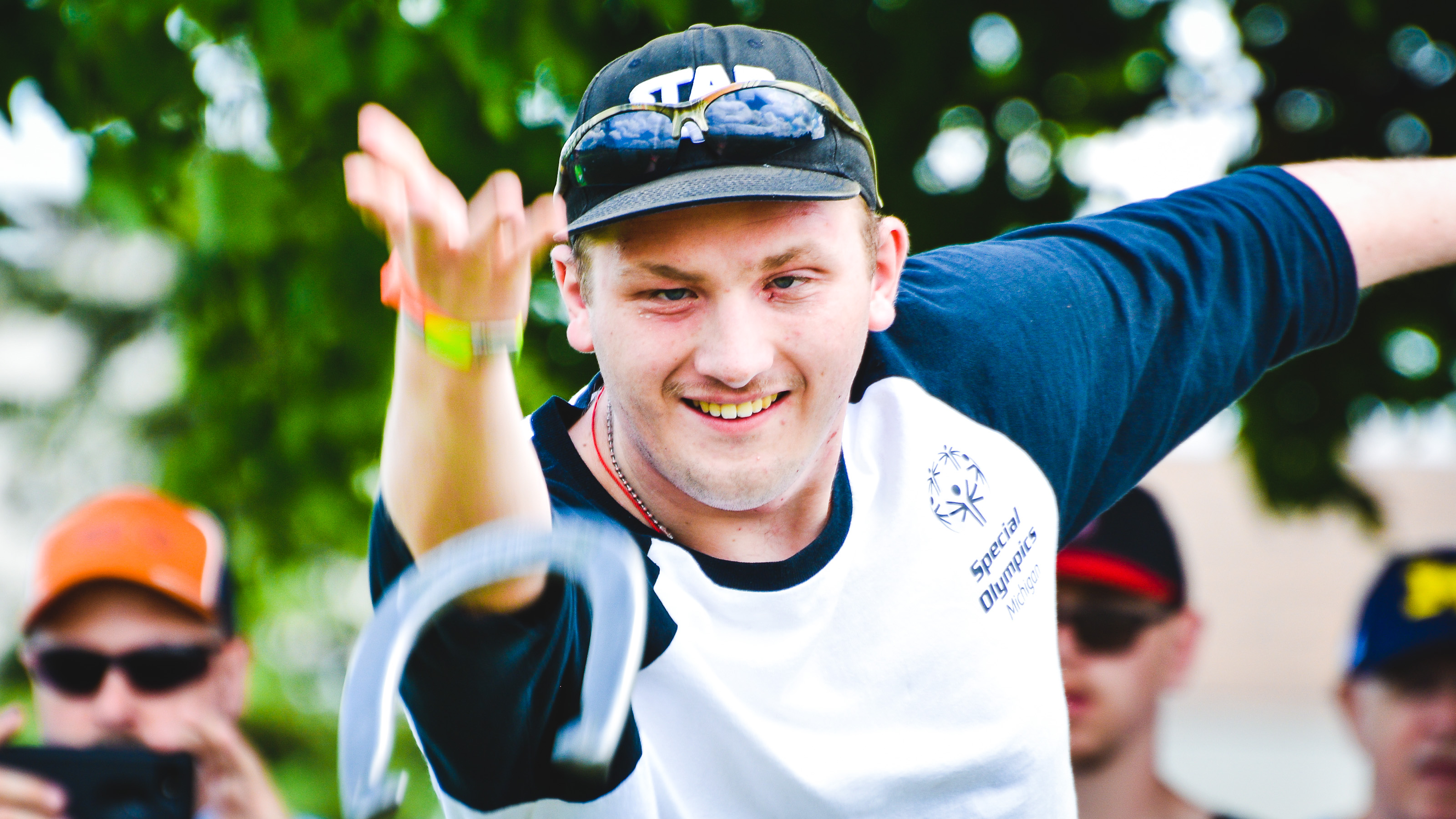 athlete throwing horseshoes