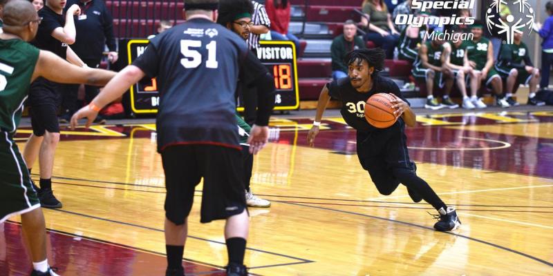 A SOMI basketball player drives to the hoop.